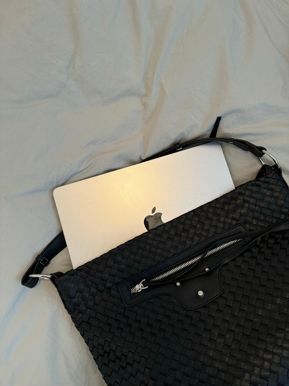 Mumbai skuldertaske i flet - Sort