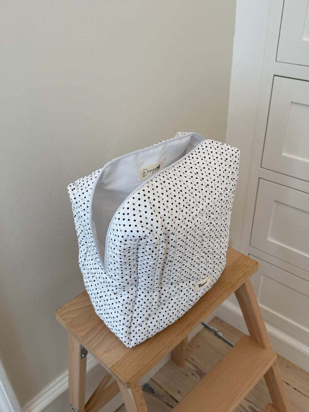 Honey stor toilettaske - Hvid med polka prikker