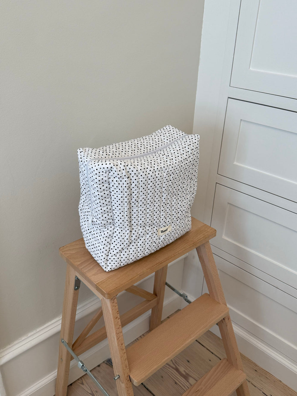 Honey stor toilettaske - Hvid med polka prikker