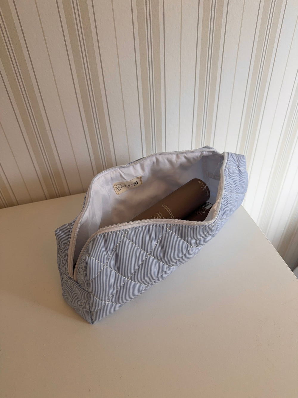 Honey stor toilettaske med striber - Lyseblå/hvid