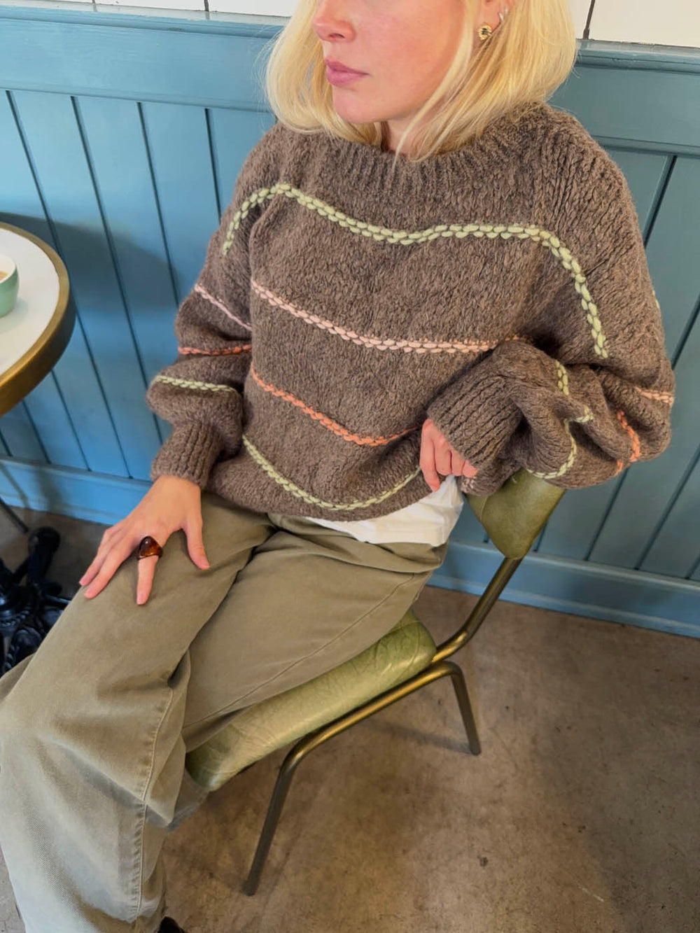 Rula striktrøje med striber - Brun