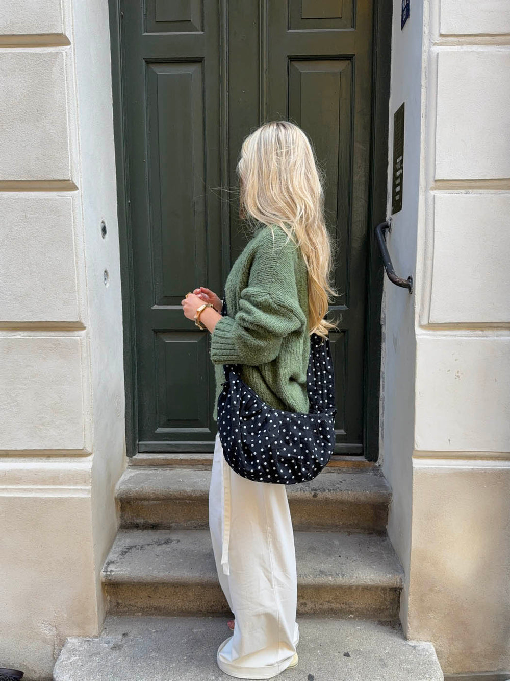 Cia skuldertaske med polka prikker - Sort