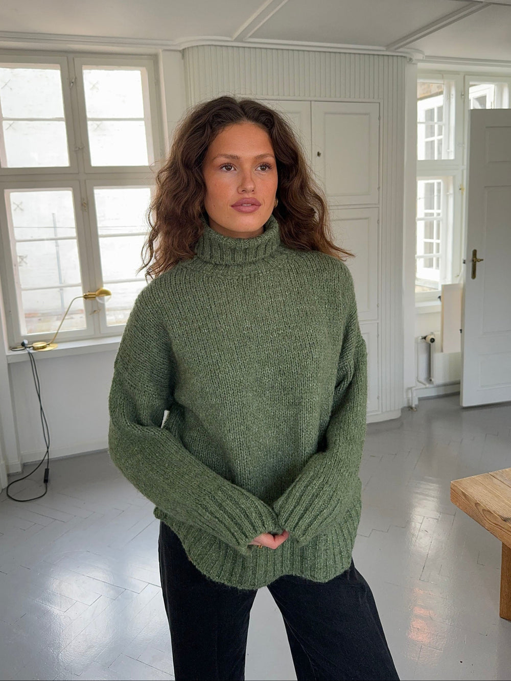 Valdamara oversized striktrøje med turtleneck - Grøn
