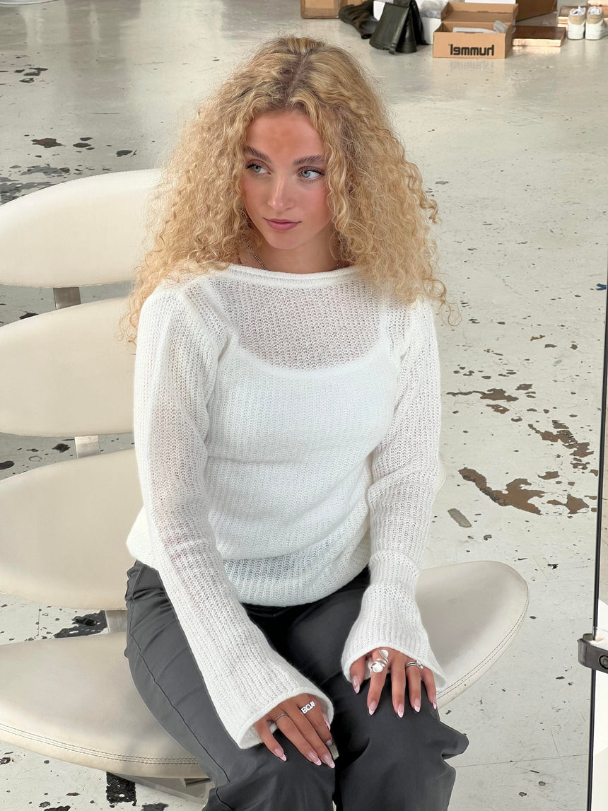Maria striktrøje med dyb ryg - hvid