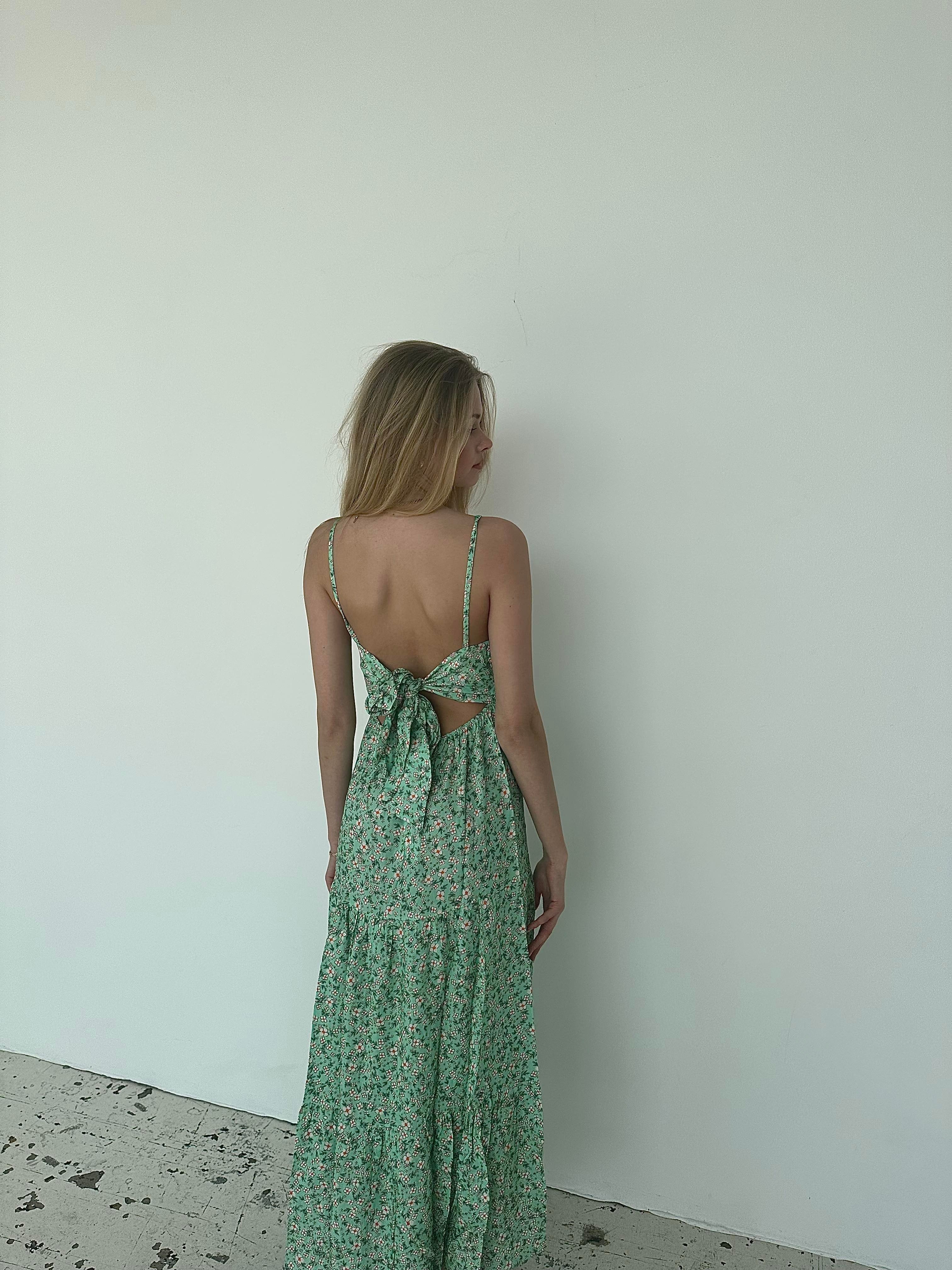 gasformig vente Narabar Kimora kjole - grøn – Designbysi ApS