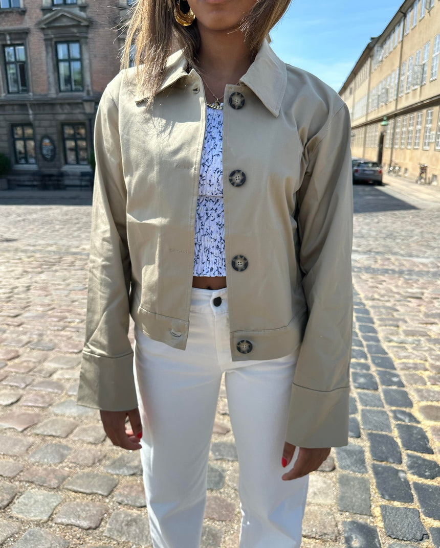 Everly Jakke med knapper - Sand