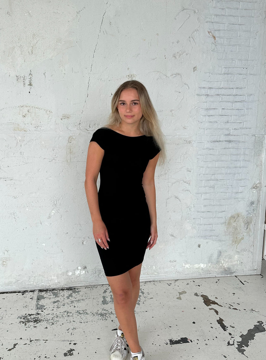 Lucca kjole med dyb ryg - Sort