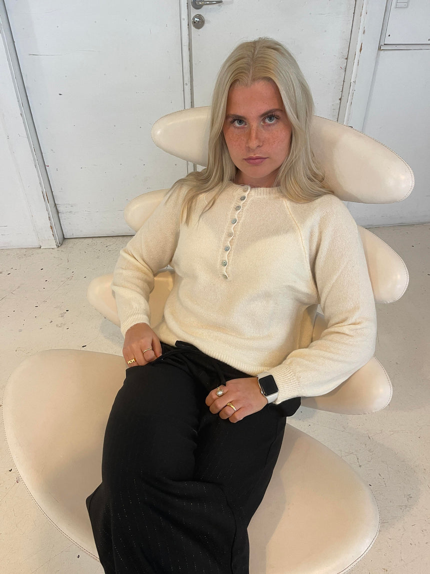 Simone striktrøje med knapper - Off-white
