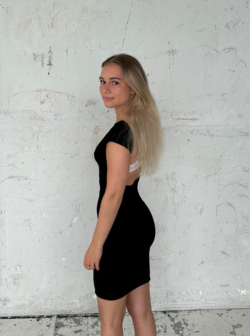 Lucca kjole med dyb ryg - Sort