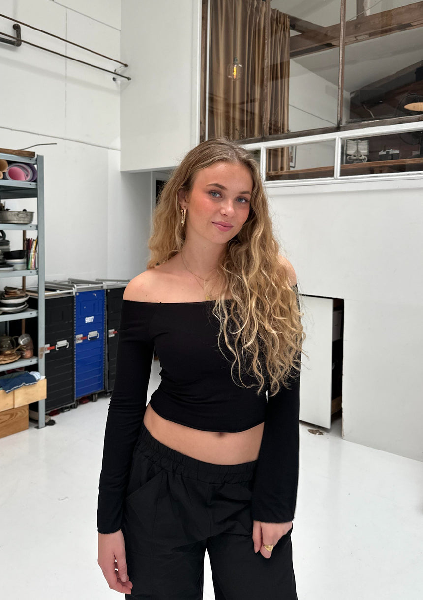 Anna Olympia off-shoulder bluse - Sort