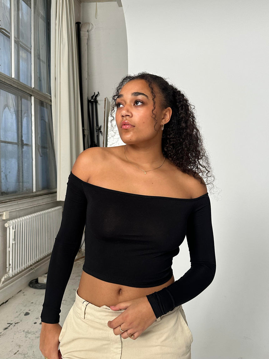 Karo off-shoulder bluse med åben ryg  - Sort