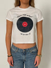 "Songs that remind me" baby tee - Hvid
