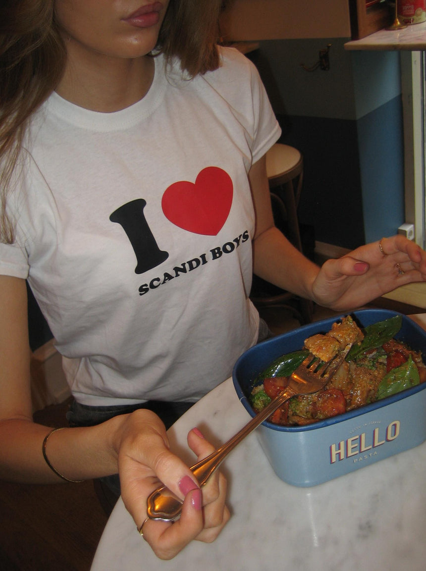"I love scandi boys" baby tee - hvid