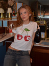 "8-ball kirsebær" baby tee- hvid