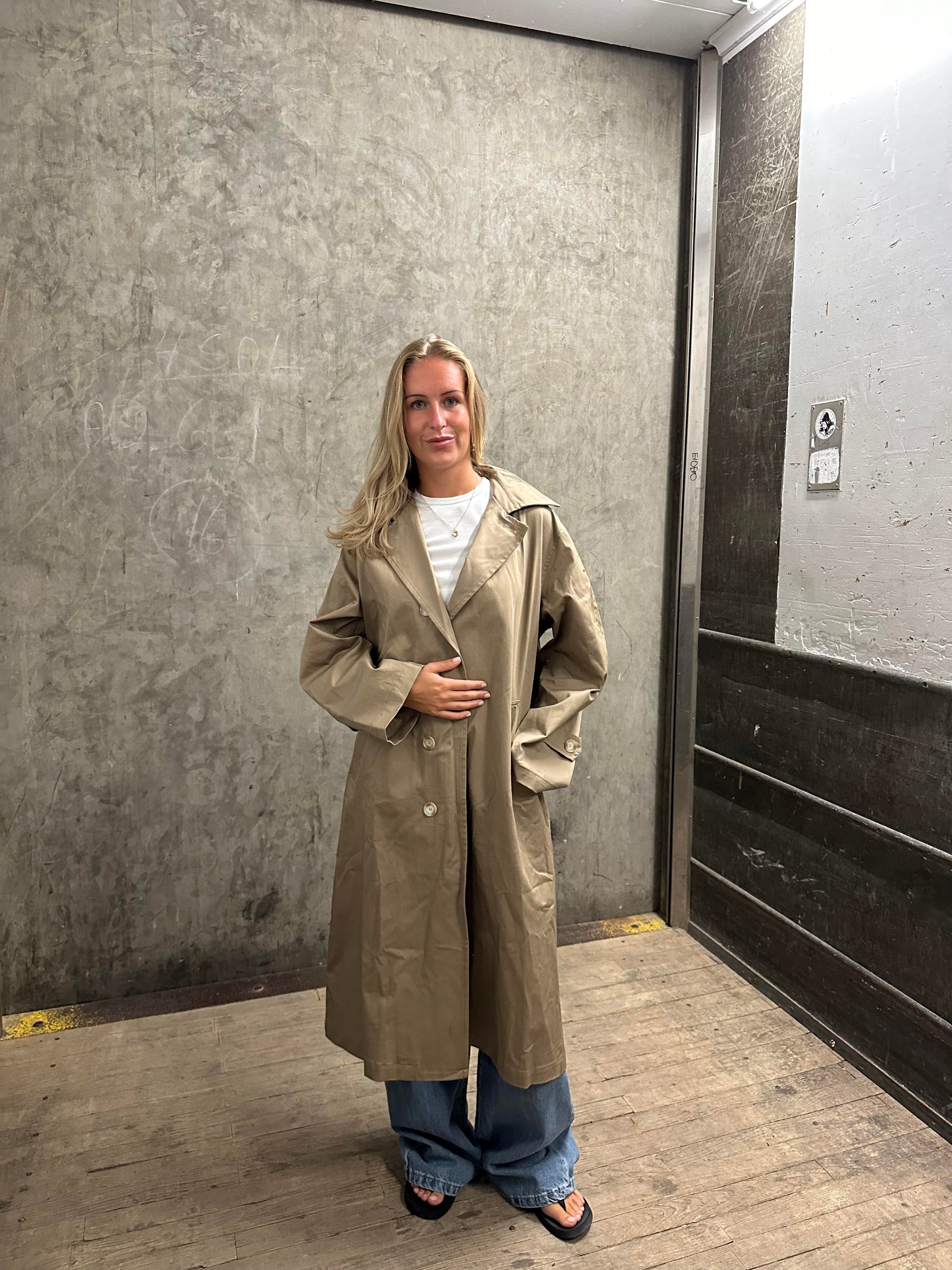 Josefine oversized trench coat - Mørk beige – Designbysi ApS