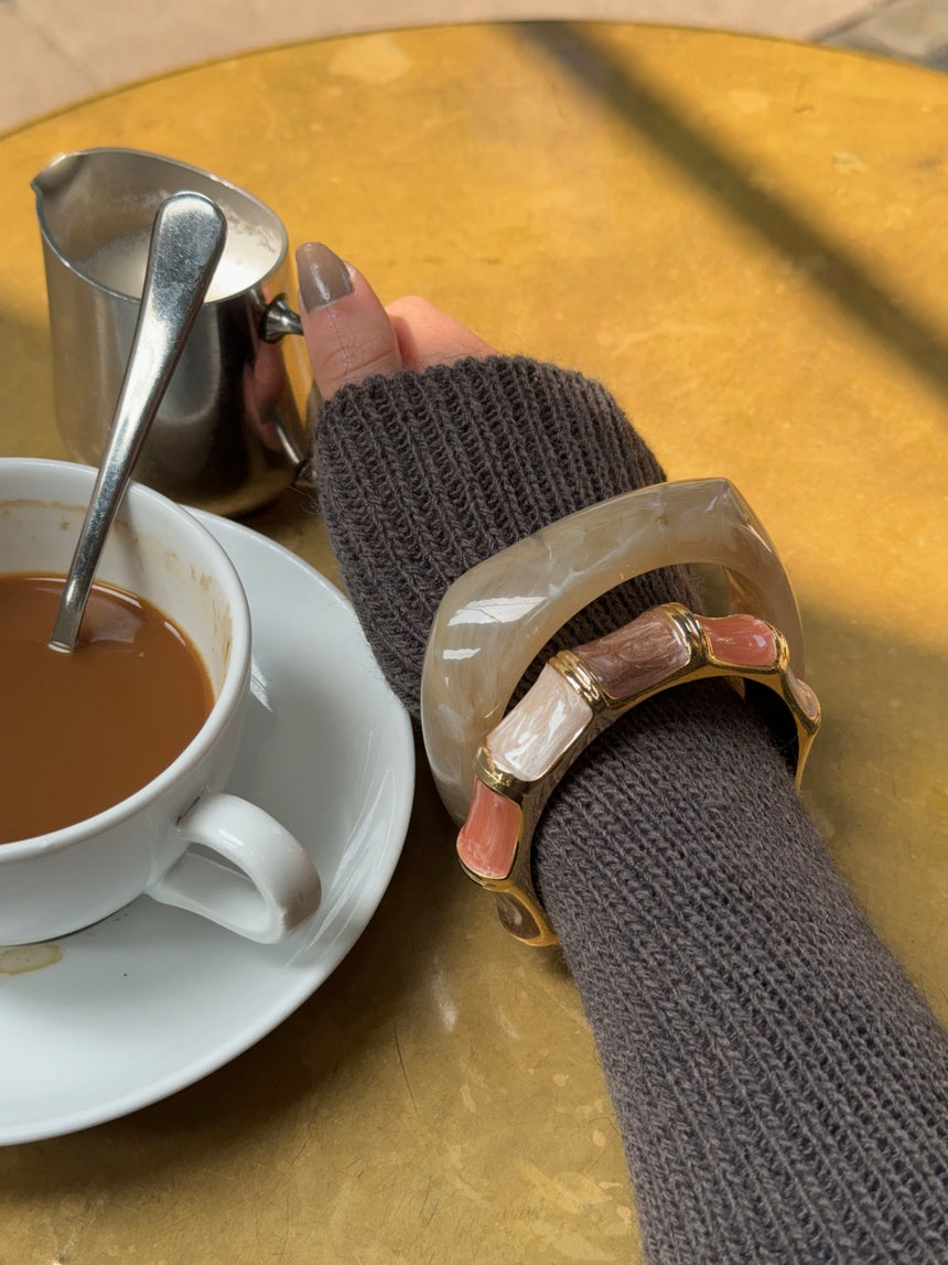 Armbånd med striber - Koral/brun/guld/off white