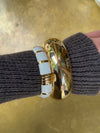Armbånd med striber - hvid/guld