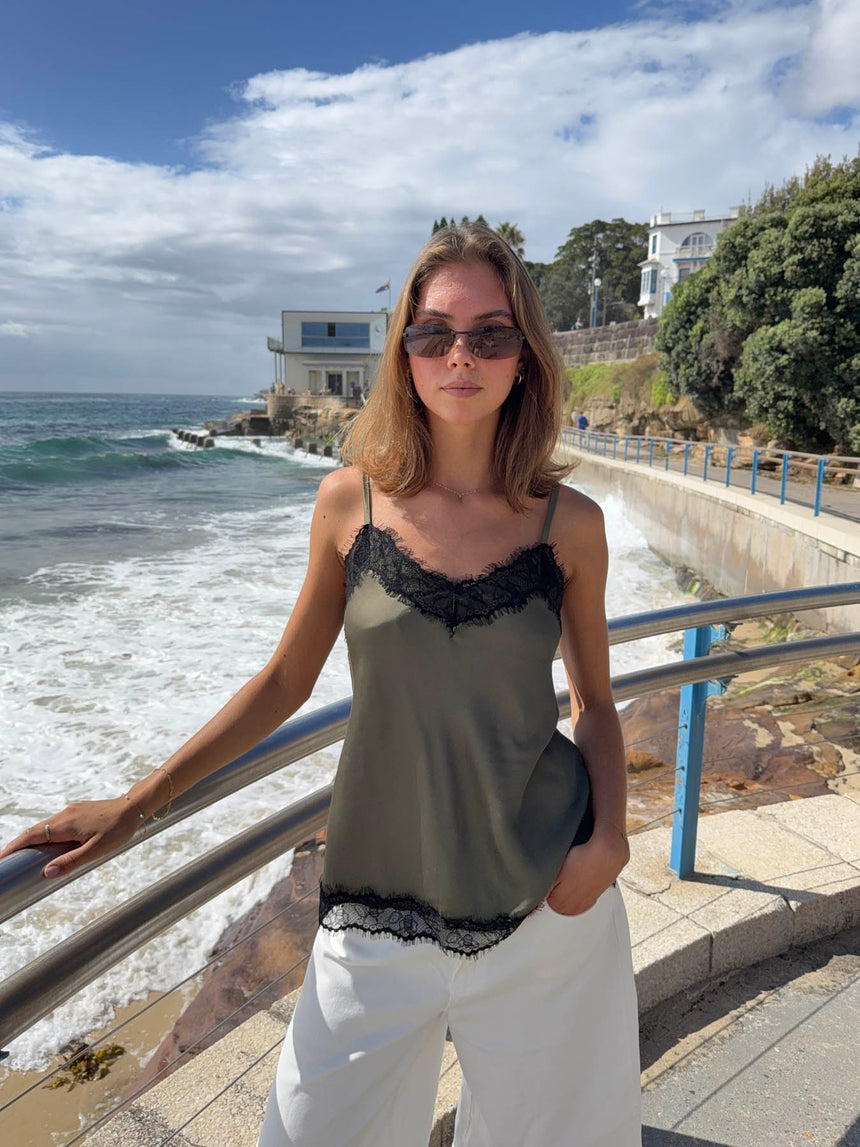 Daniana satintop med blonder - Kaki