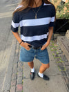 Sannie stribet t-shirt i let strik- Navy/hvid
