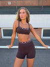 Layered sports bra med polkaprikker - Espresso/marshmellow