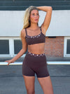 Layered sports bra med polkaprikker - Espresso/marshmellow