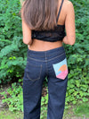 Calista jeans med print på baglomme - Mørk denim