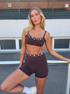Layered sports bra med polkaprikker - Espresso/marshmellow