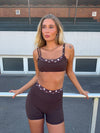 Layered sports bra med polkaprikker - Espresso/marshmellow