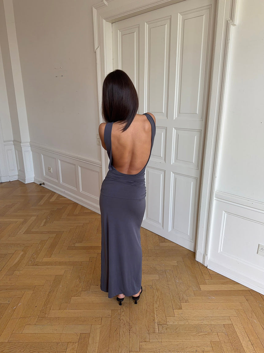 Mia kjole med bindedetalje - Grå