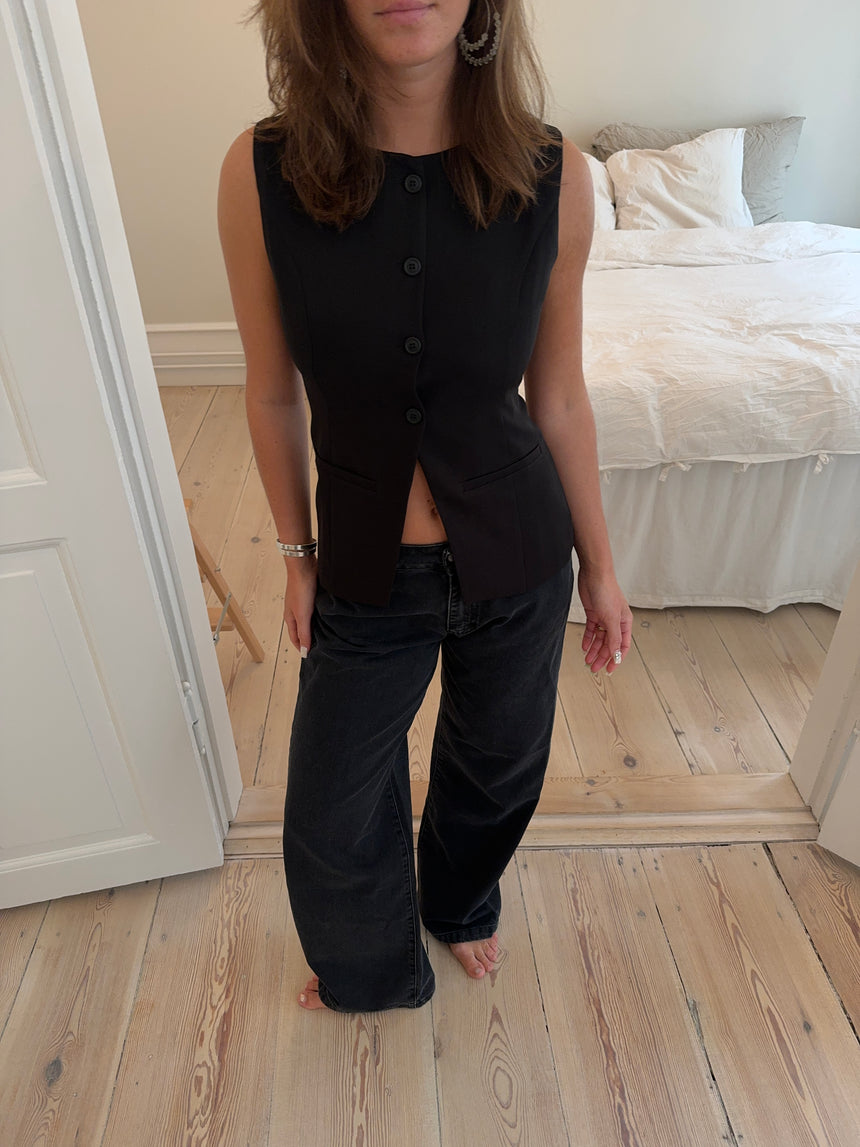 Annika vest med knapper - Sort