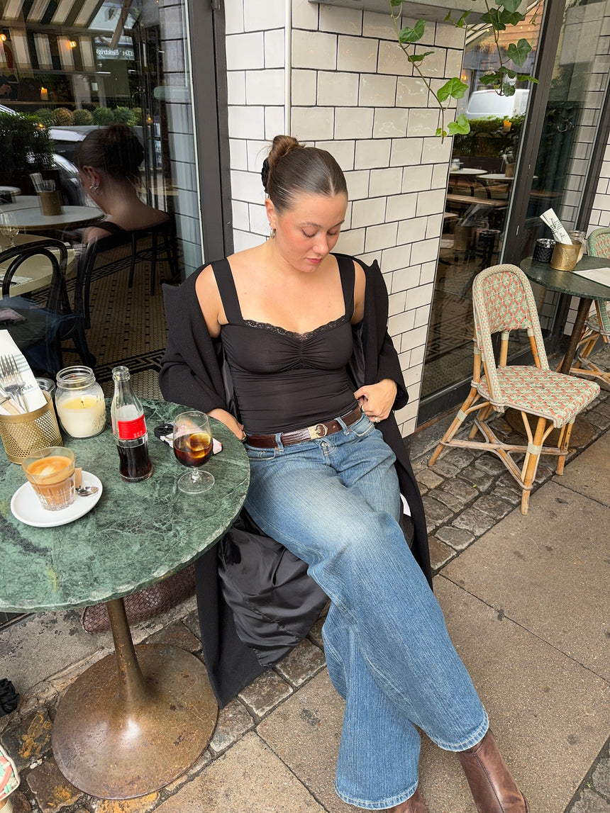 Mandaline tanktop med blondedetalje - Sort