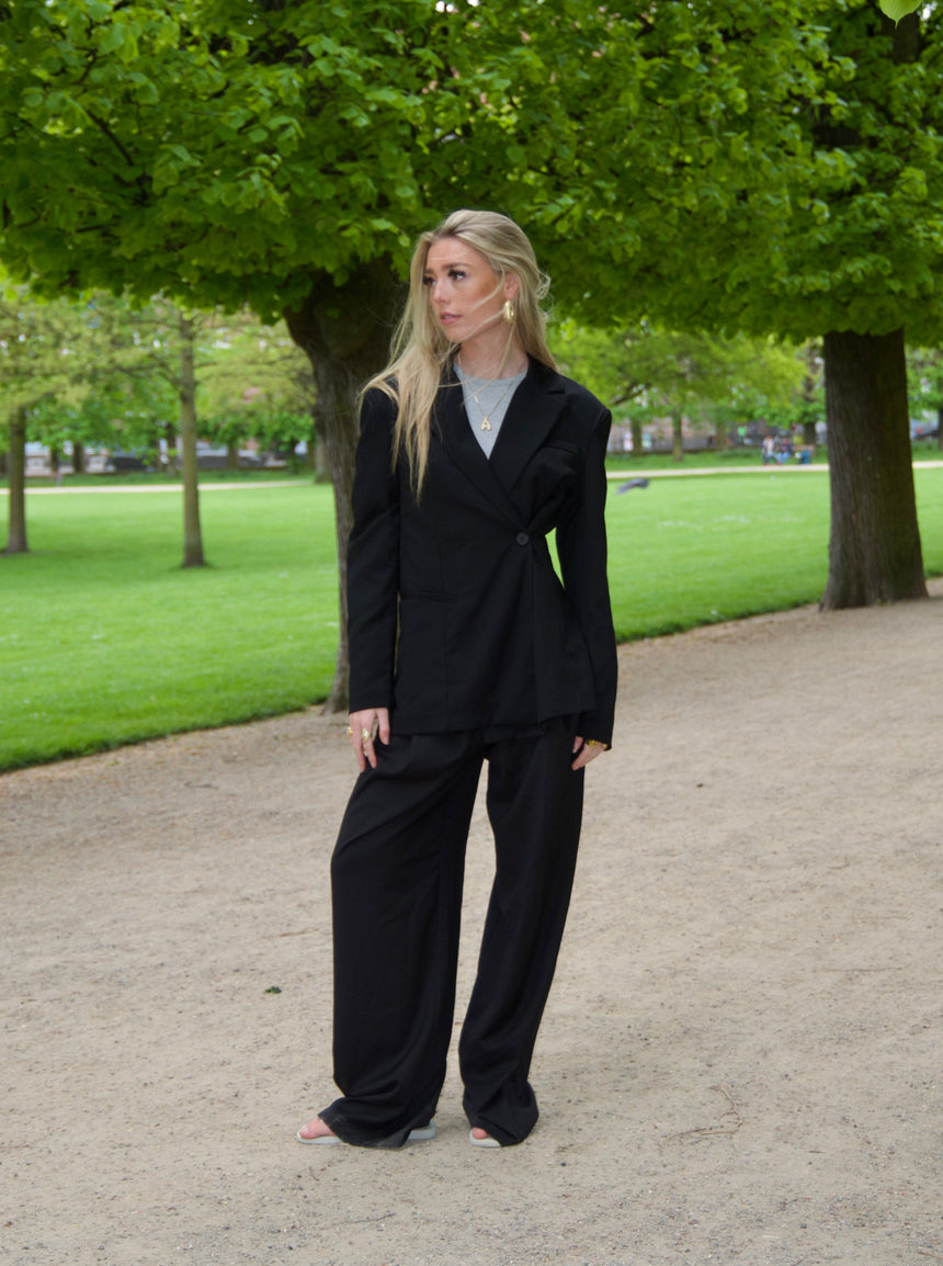 Hulda figursyet blazer - Sort