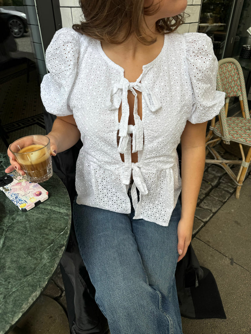 Albine bluse med broderi - Hvid