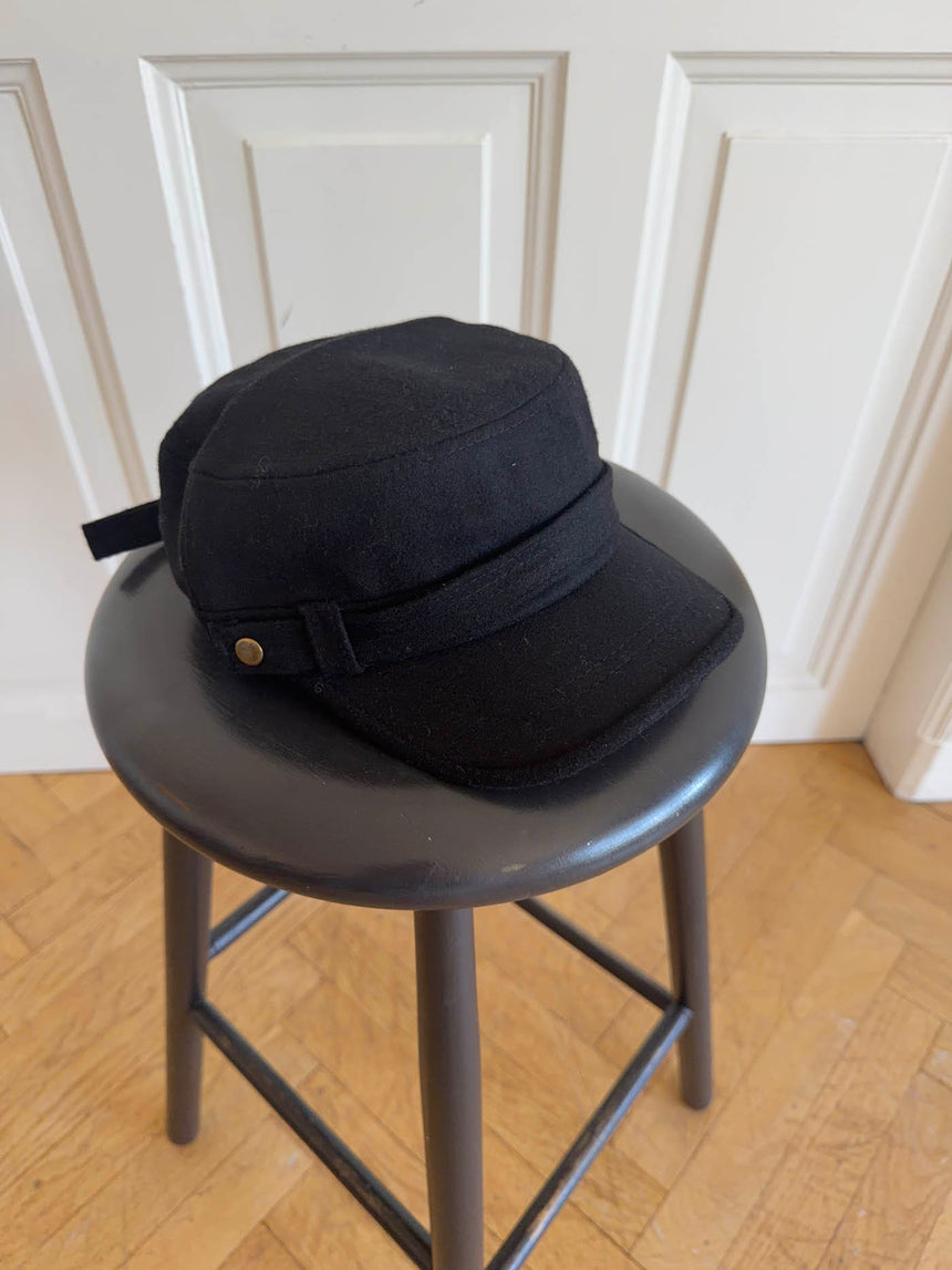 Myra kasket med detaljer - Sort