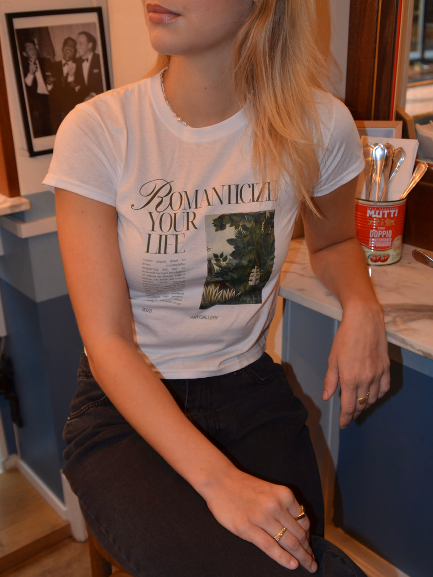 "Romanticize your life" baby tee - Hvid