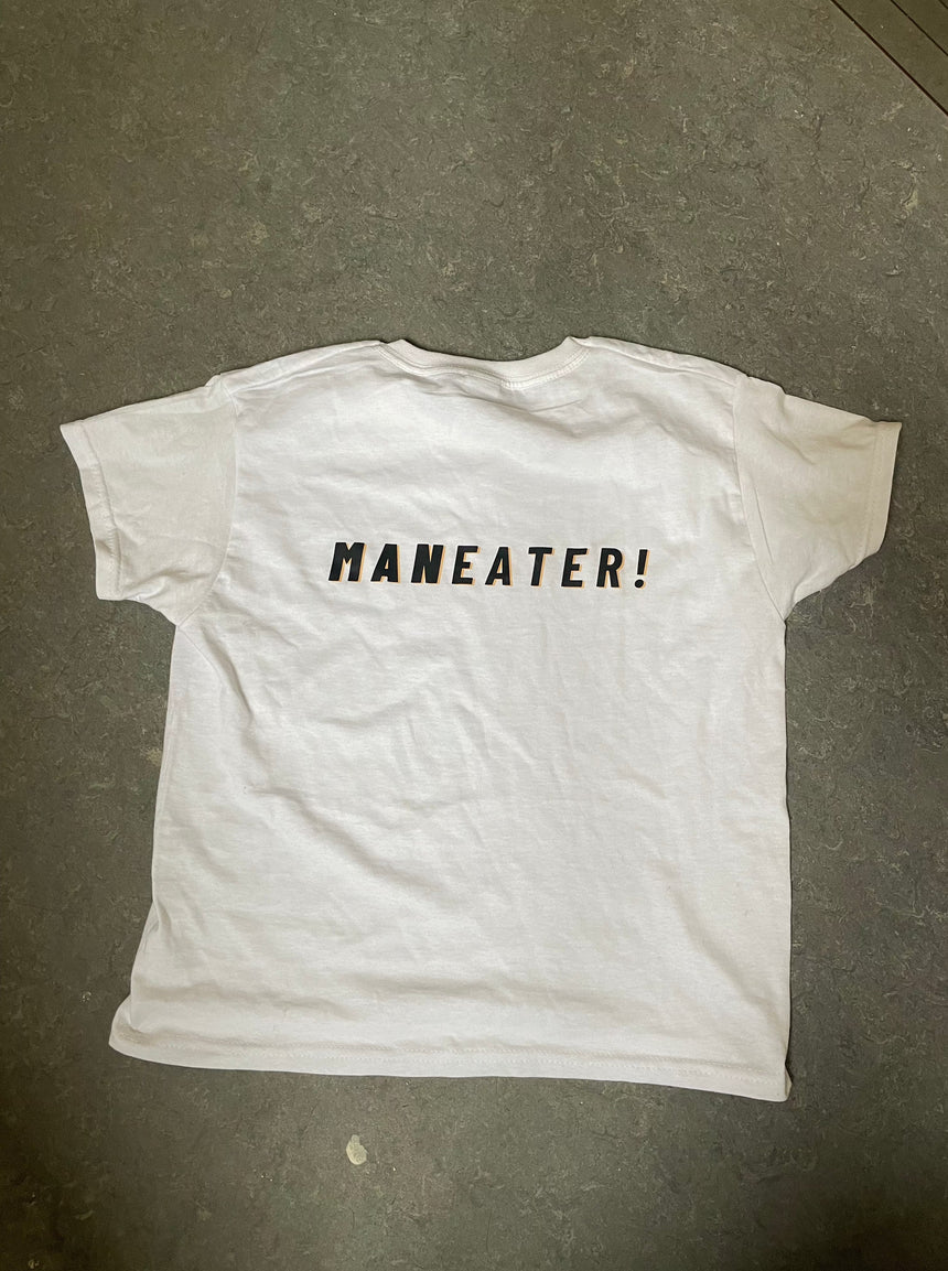 "Maneater!" baby tee - hvid