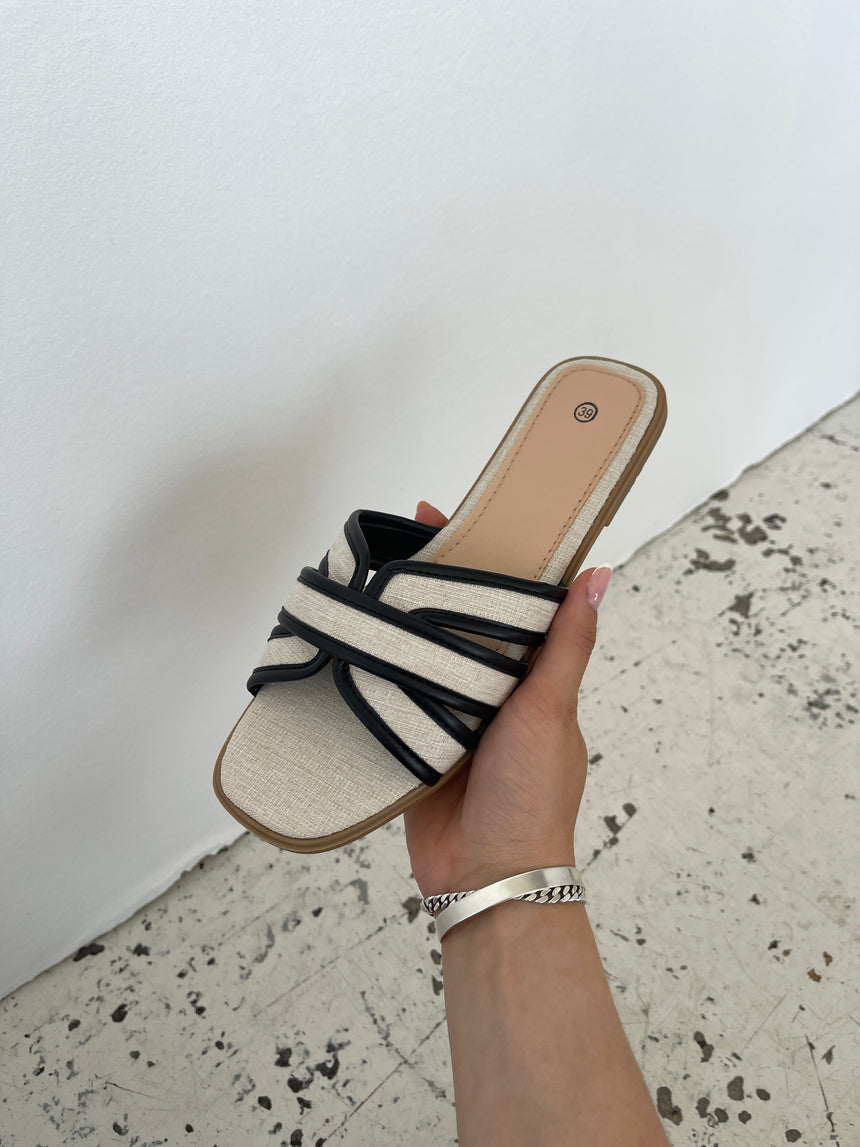 Yaren sandaler med sorte detaljer - Beige