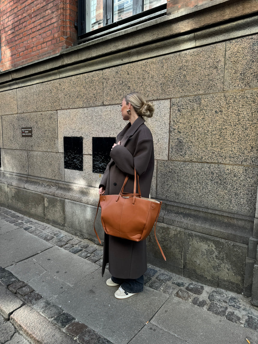 Essential taske - Brun