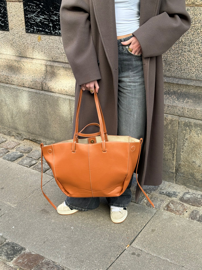Essential taske - Brun