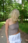 Merle one shoulder top med blonde - Brun