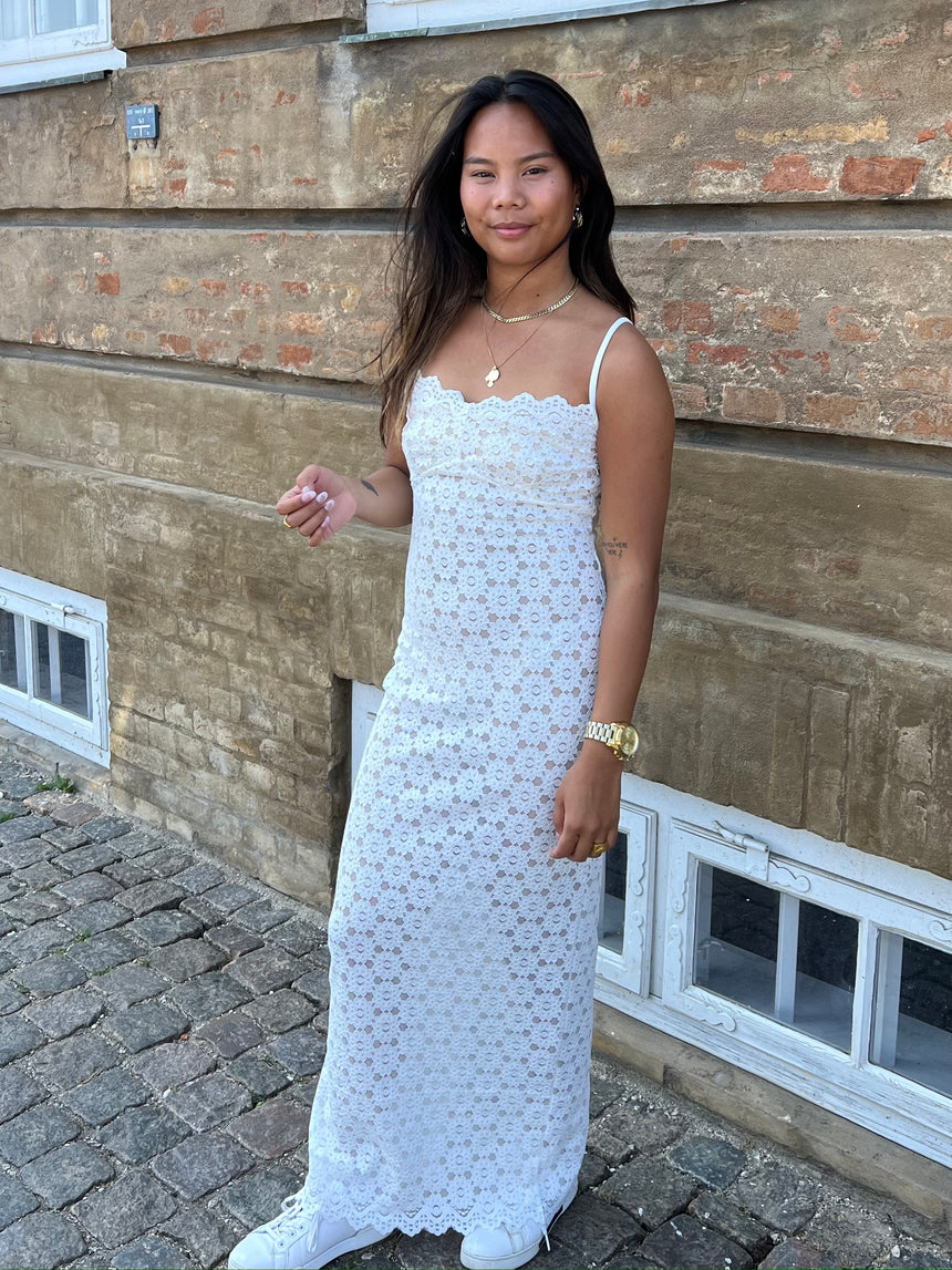 Ember broderet kjole - hvid