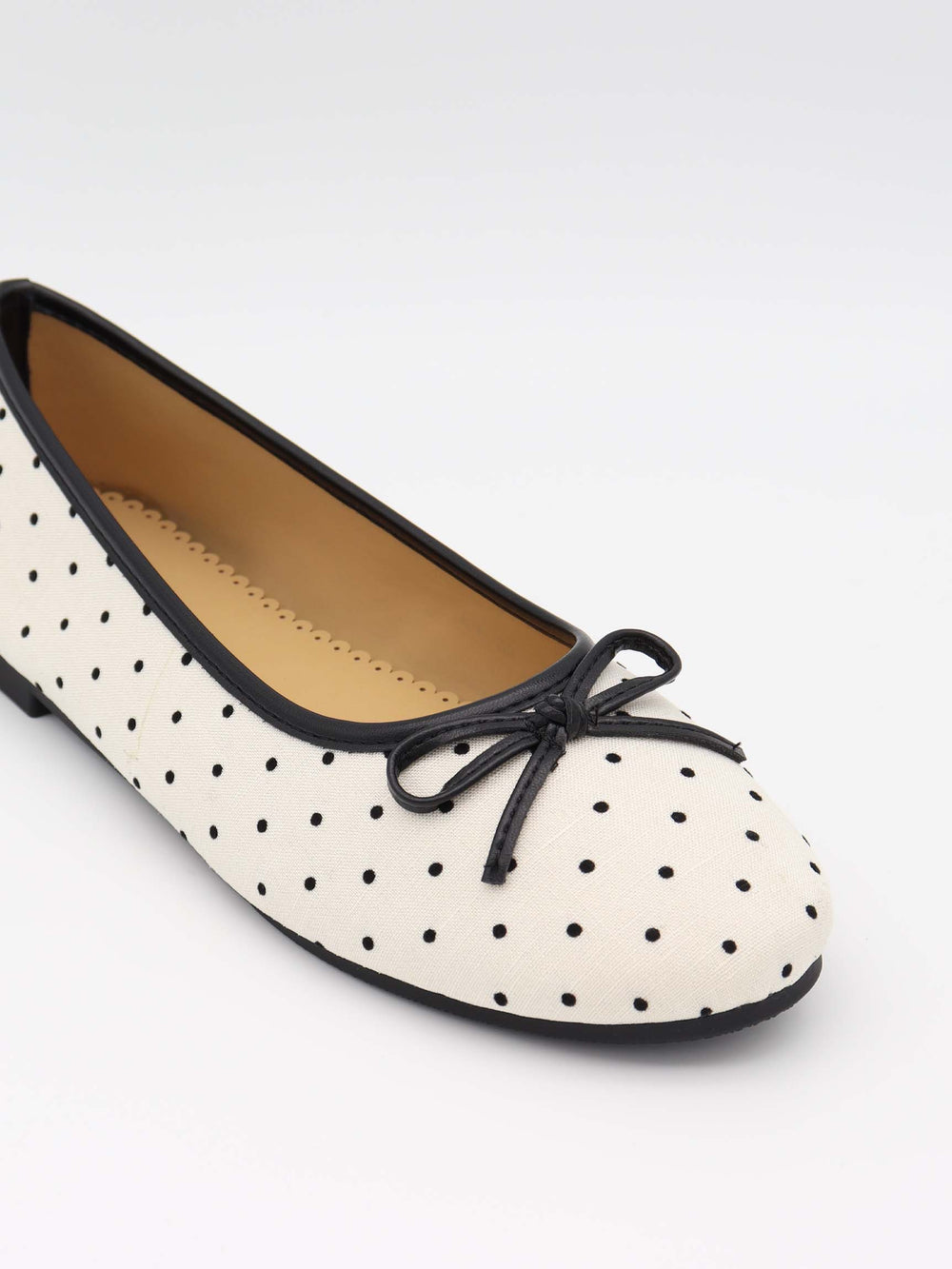 Zelia ballerina med polkaprikker - Hvid/sort