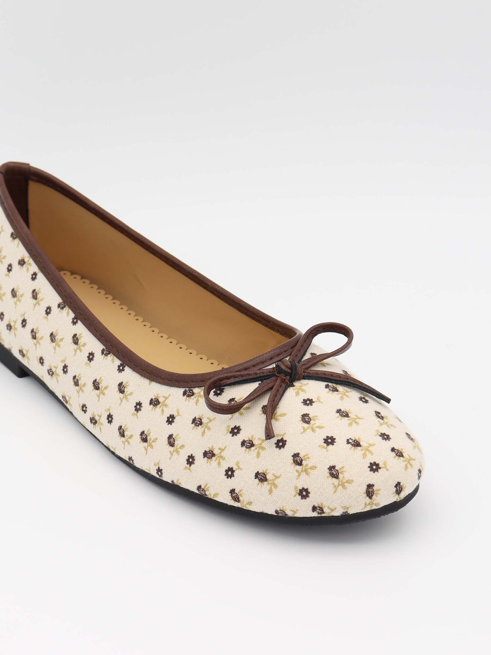 Aureli ballerina med blomster - Hvid/brun