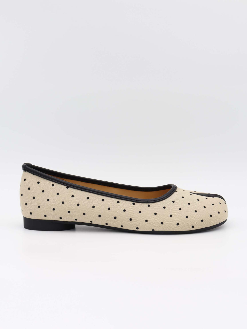 Elivia split toe ballerina med polkaprikker - Hvid/sort
