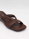 Fabra sandal med kilehæl - Brun