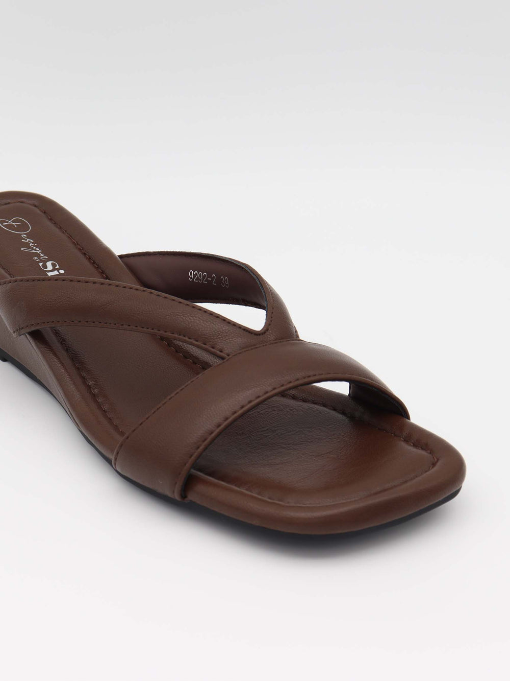 Fabra sandal med kilehæl - Brun