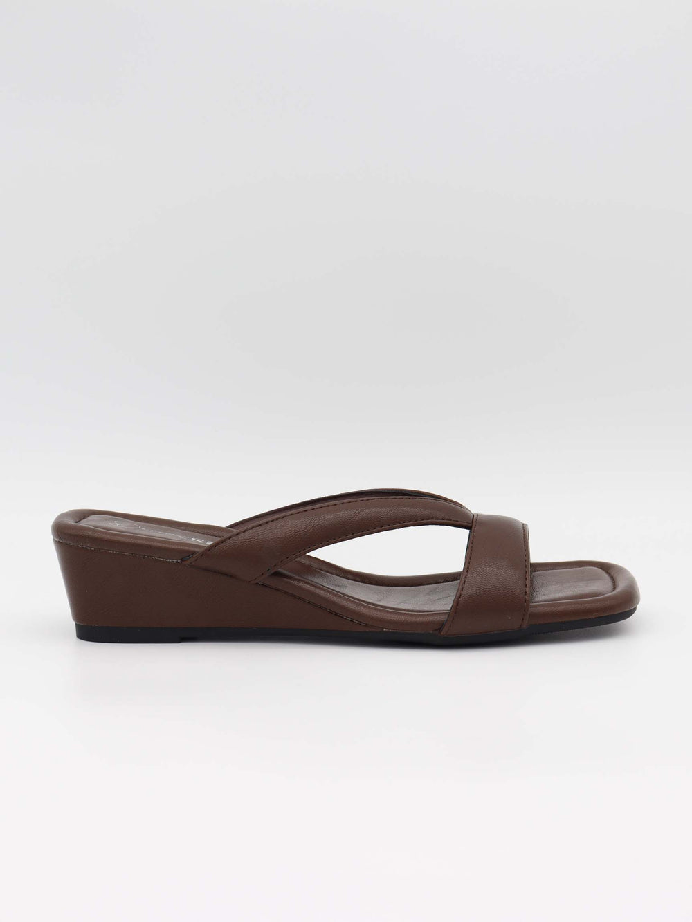 Fabra sandal med kilehæl - Brun