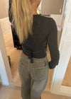 Ketty slå om-bluse - Mørk grå
