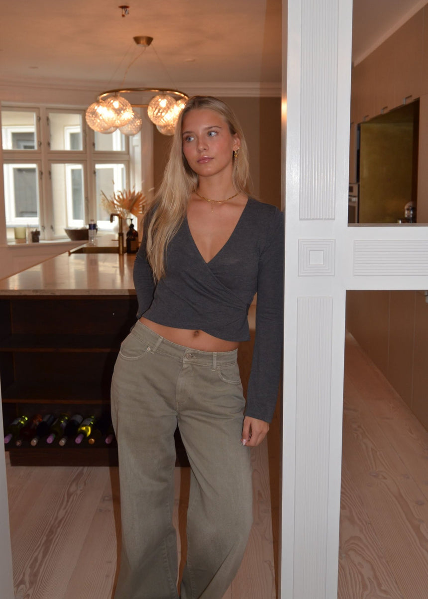 Ketty slå om-bluse - Mørk grå
