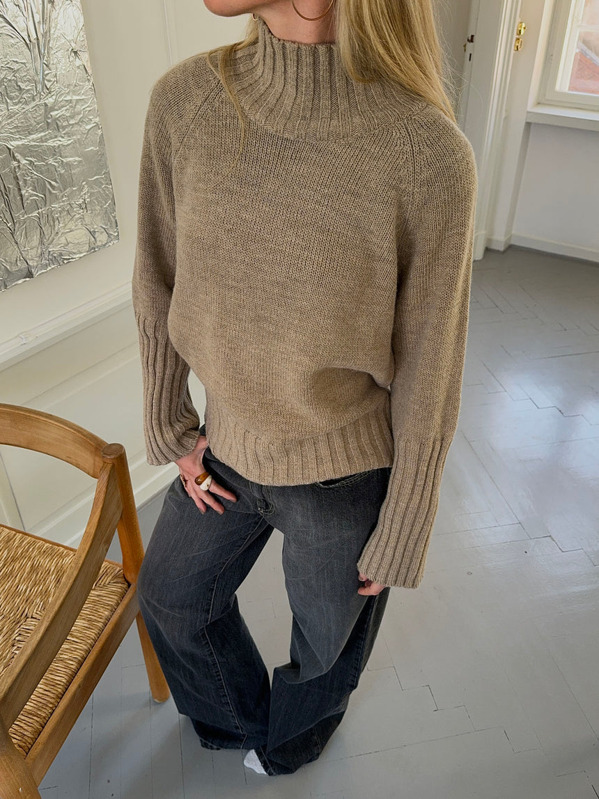 Alyssa striktrøje med turtleneck - Beige